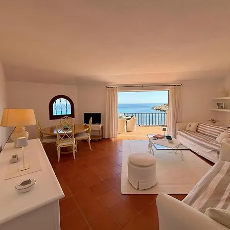 Apartament Affascinante Fronte Mare - Seafront - Wi-fi, Access & Parking *