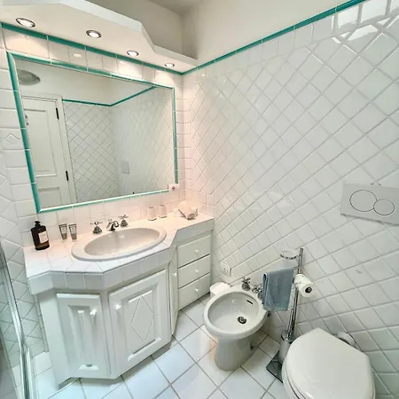 Apartment Affascinante Fronte Mare - Seafront - Wi-fi, Access & Parking Porto Cervo
